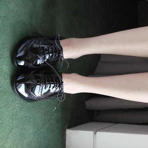 black closed toe flats