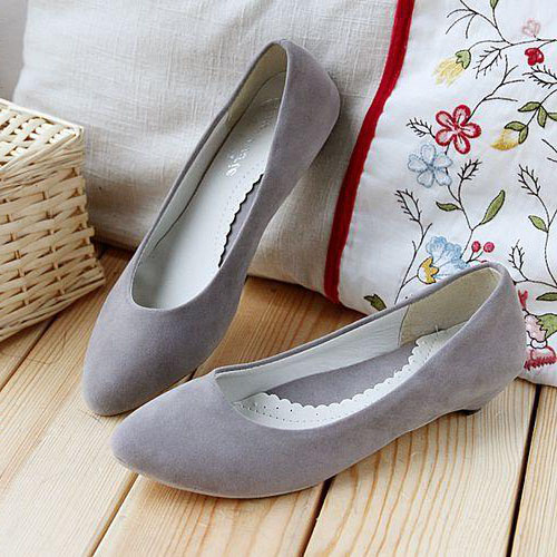 round toe suede flats