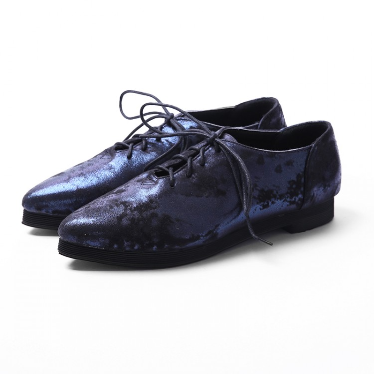 flat closed in low heel shoes