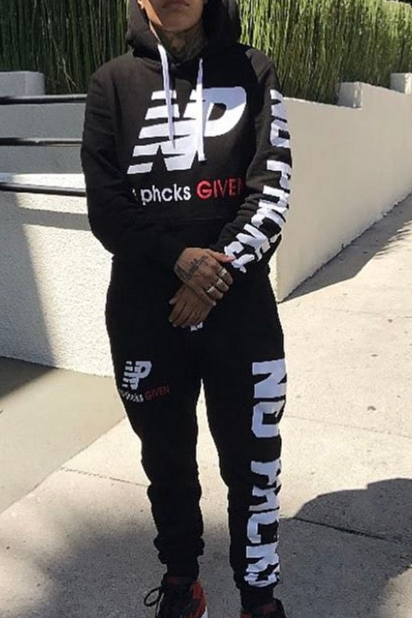 

Lovely Casual Hooded Collar Letters Printed Black Knitting Two-piece Pants Set