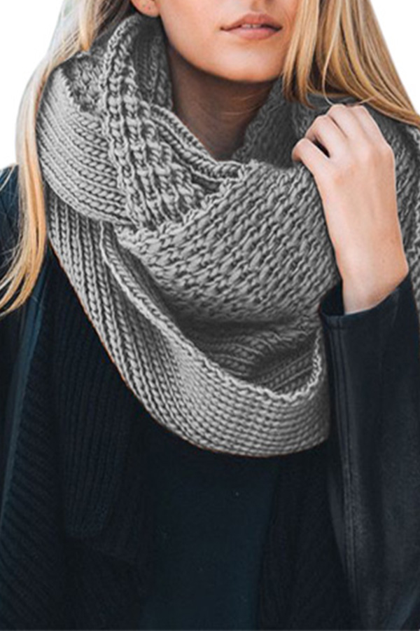 

Lovely Euramerican Chunky Grey Knitting Scarves