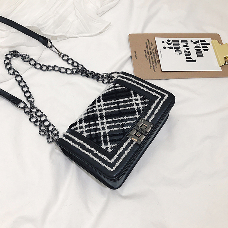 

Lovely Chic Printed Black Patent Leather Messenger