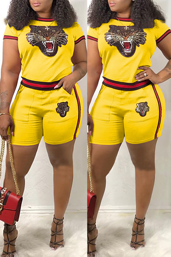 

Lovely Casual Printed Patchwork Yellow Two-piece Shorts Set
