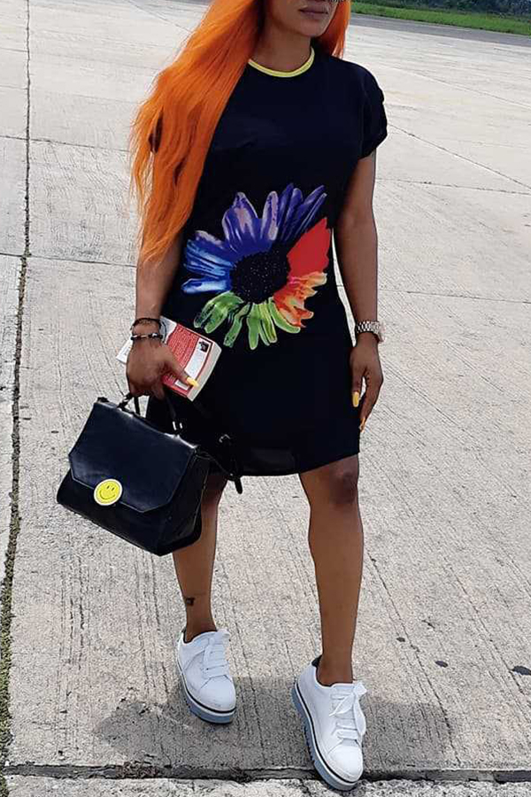 

Lovely Casual O Neck Printed Black Mini Dress