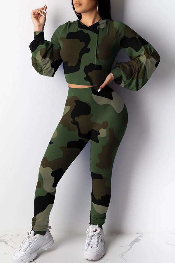 

Lovely Casual Hooded Collar Camouflage Printed Green Two-piece Pants Set