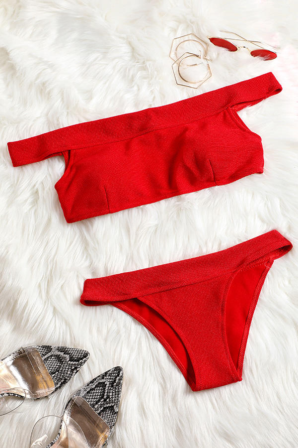 

Lovely Basic Red Two-piece Swimsuit