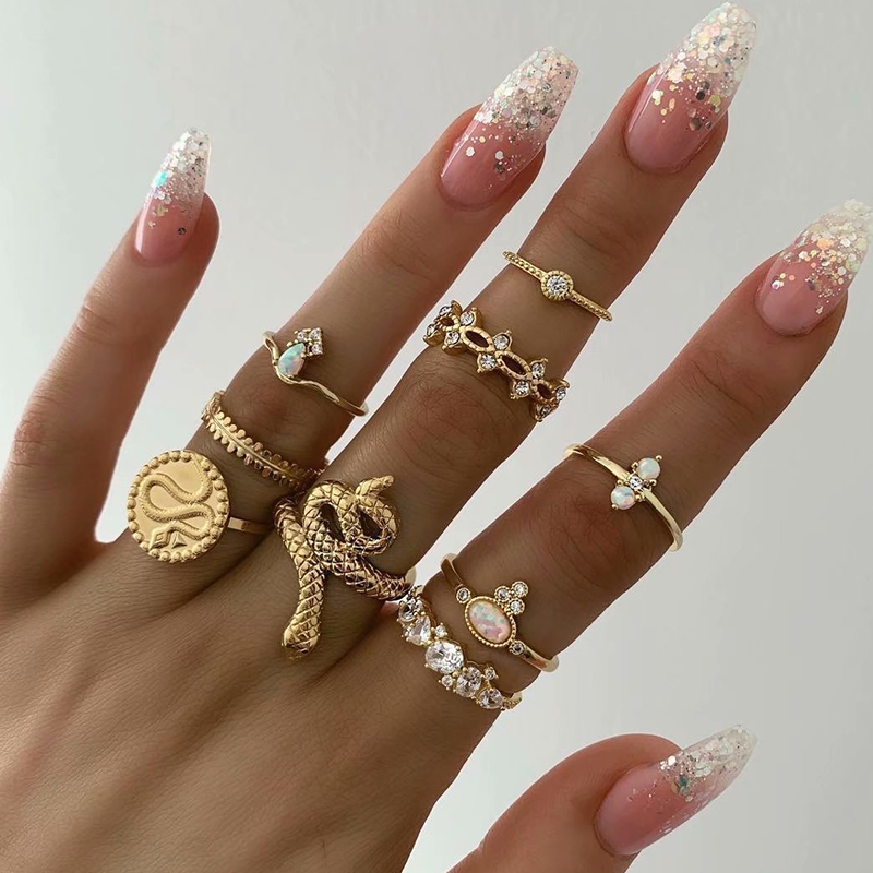 

Lovely Vintage 9-piece Gold Alloy Ring