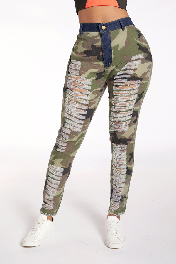

Lovely Casual Broken Hole Camo Printed Jeans