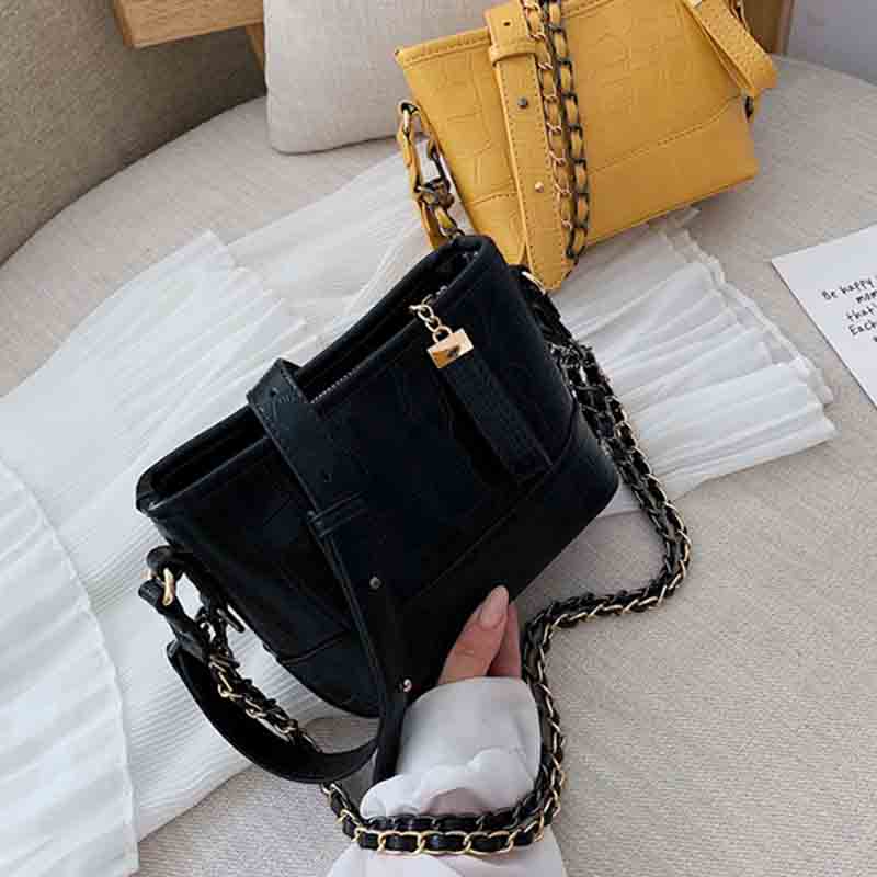 

Lovely Trendy Chain Strap Black Messenger Bag