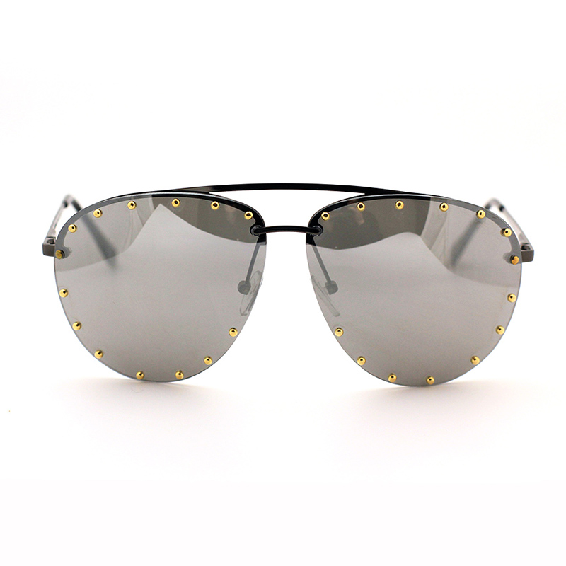 

Lovely Stylish Rivet Decorative Black Sunglasses