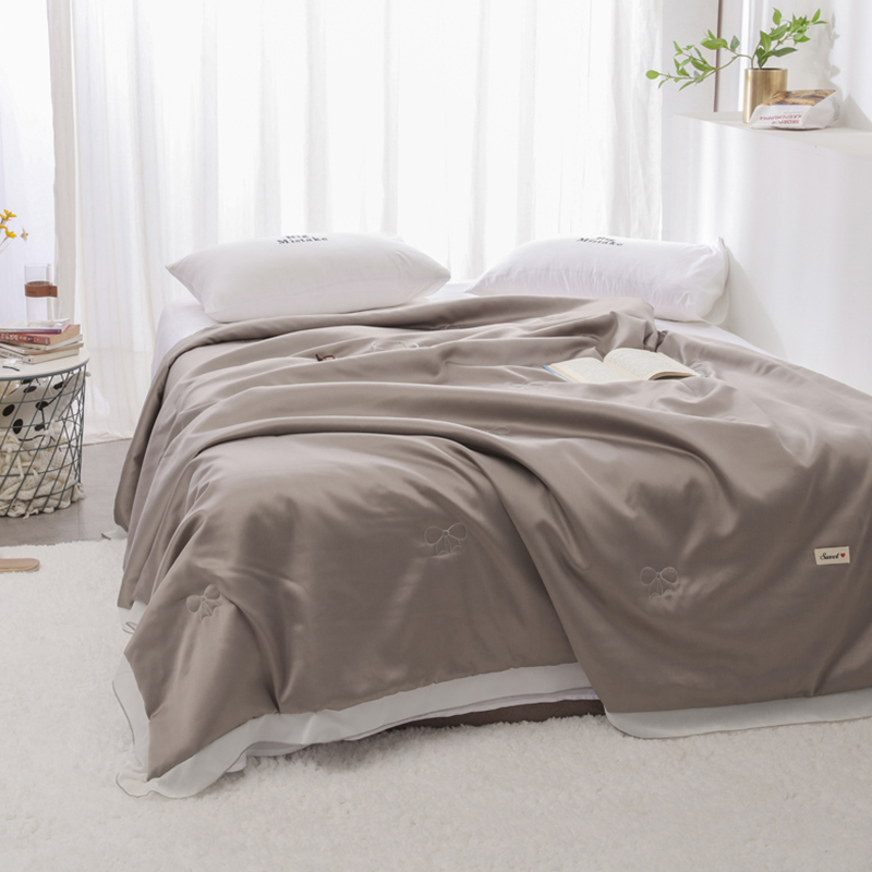 

Lovely Casual Patchwork Grey Blanket