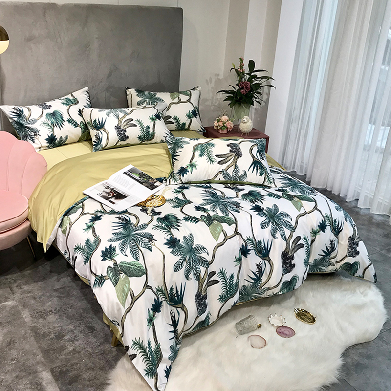 

Lovely Cosy Print Green Bedding Set