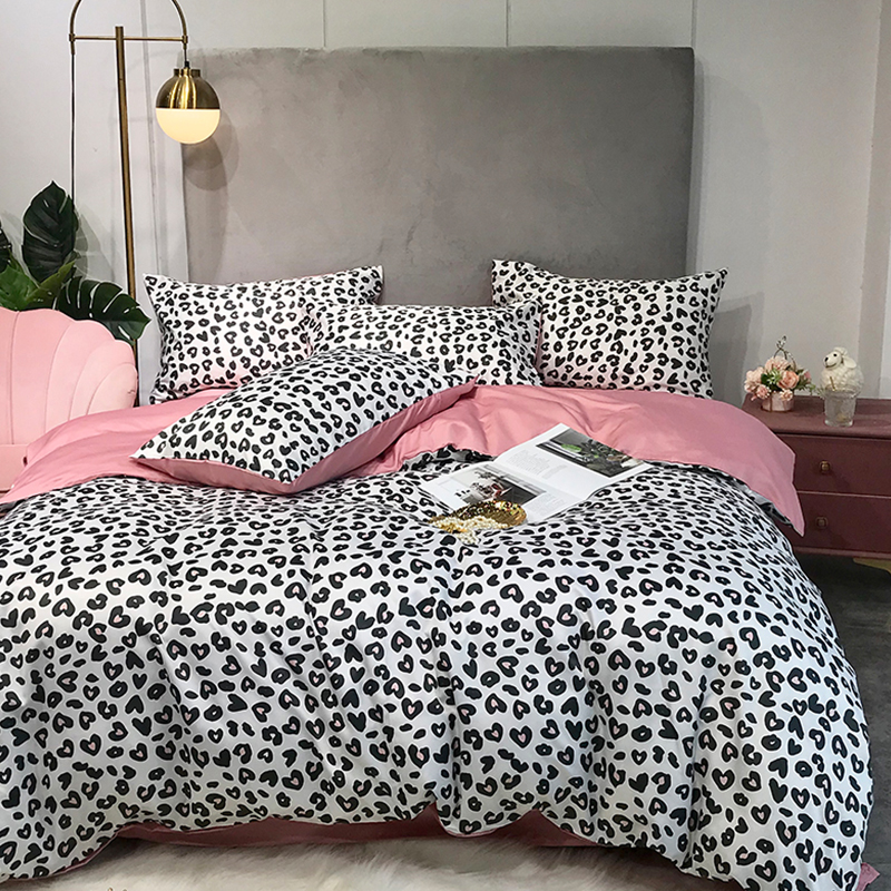 Lovely Cosy Heart Print Black And White Bedding Set_Bedding Sets