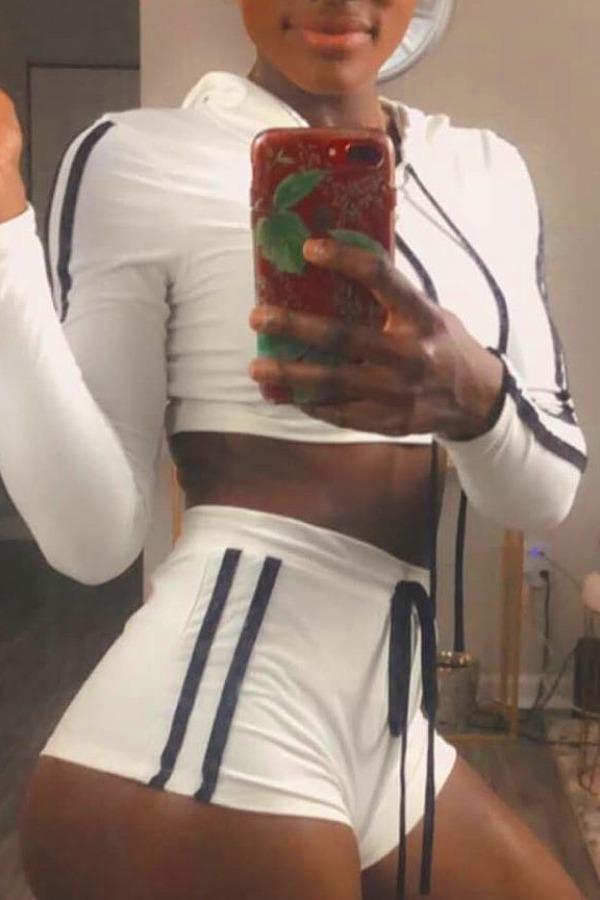 

Lovely Sportswear Patchwork White Two-piece Shorts Set