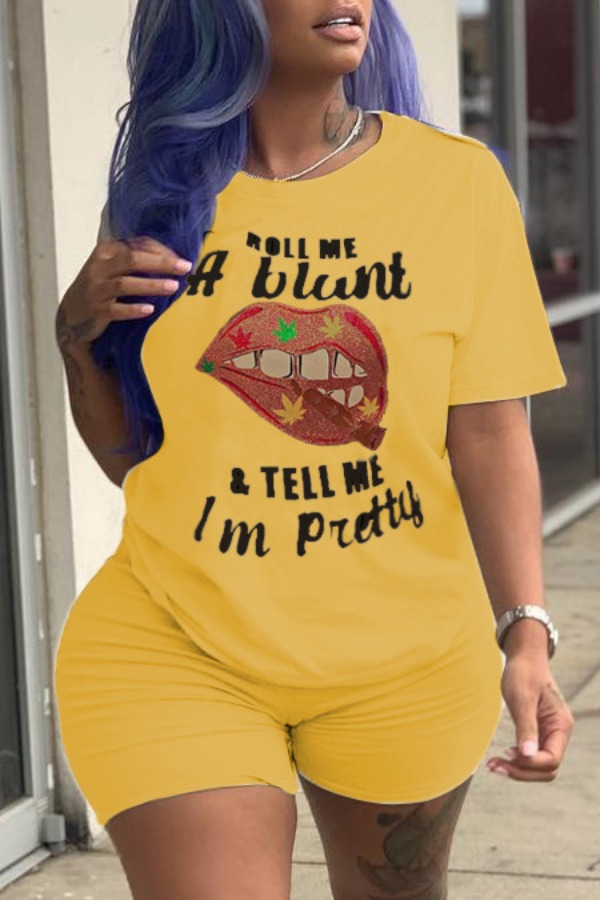 

lovely Casual Lip Print Yellow Plus Size Two-piece Shorts Set