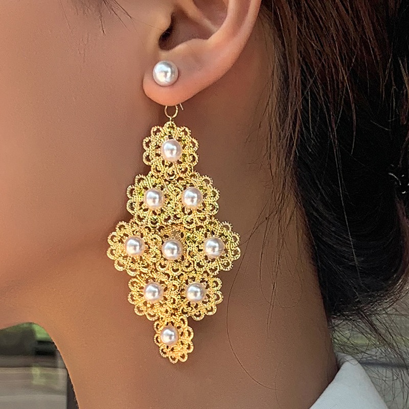 

lovely Stylish Pearl Decorative Gold Earring