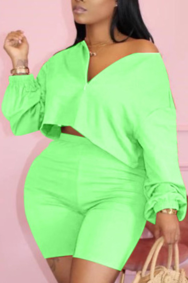 

Lovely Casual Zipper Design Green Plus Size Two-piece Shorts Set