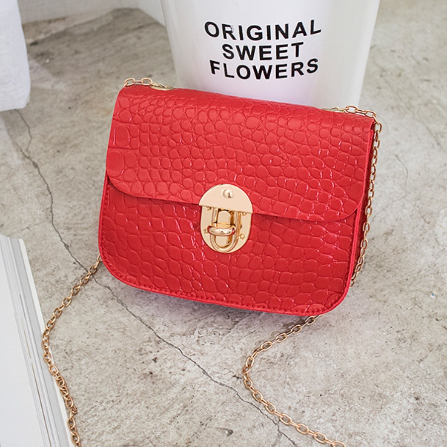

lovely Stylish Chain Strap Red Crossbody Bag