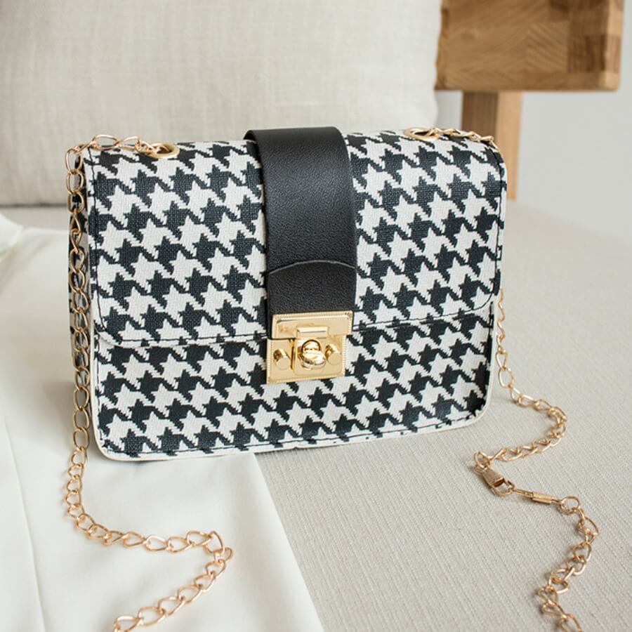 

Lovely Chic Print Chain Strap Black And White Crossbody Bag