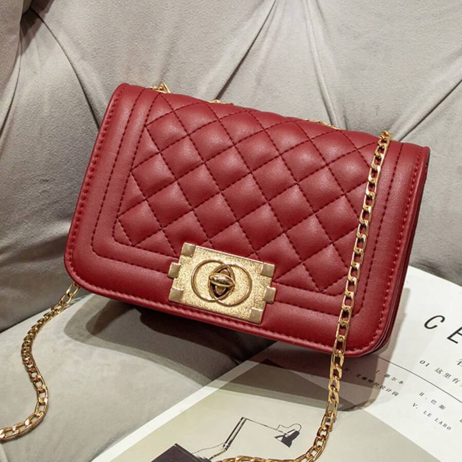 

Lovely Stylish Chain Strap Red Crossbody Bag