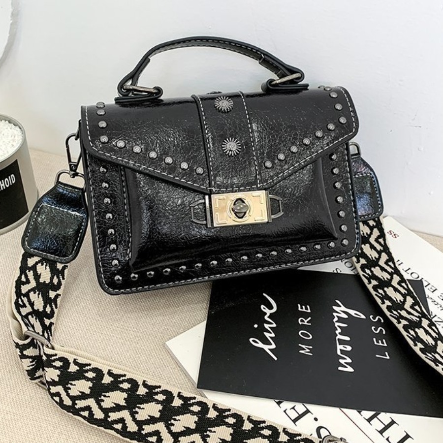 

Lovely Casual Rivet Decoration Black Crossbody Bag