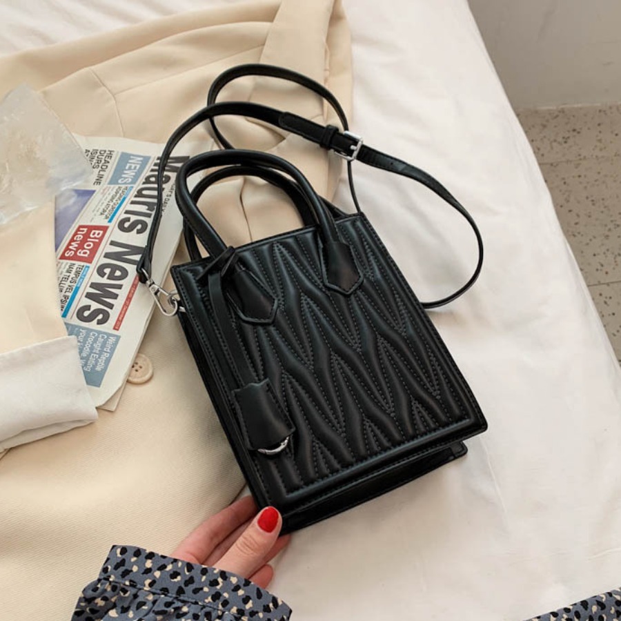 

Lovely Casual Geometric Decoration Black Crossbody Bag