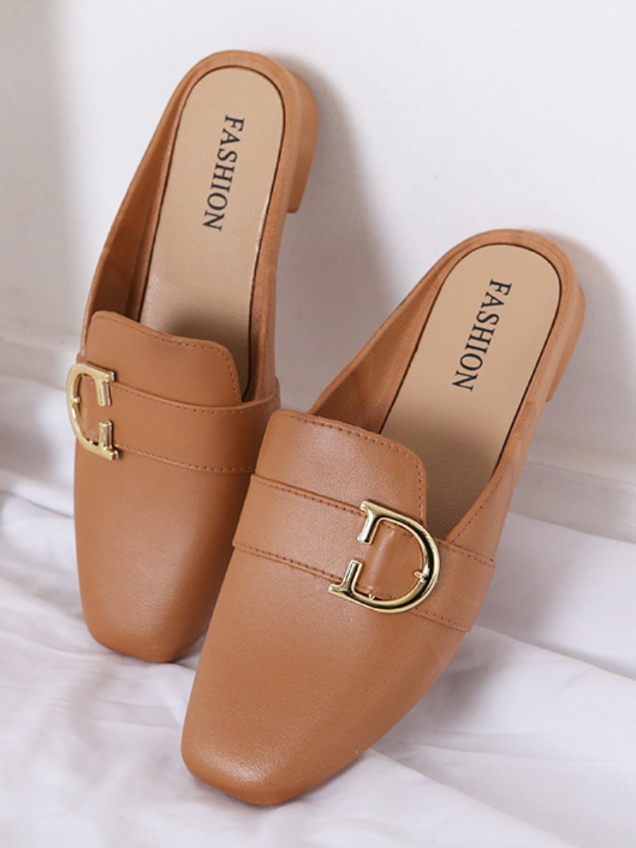 

Lovely Street Metal Ring Decoration Khaki Slippers