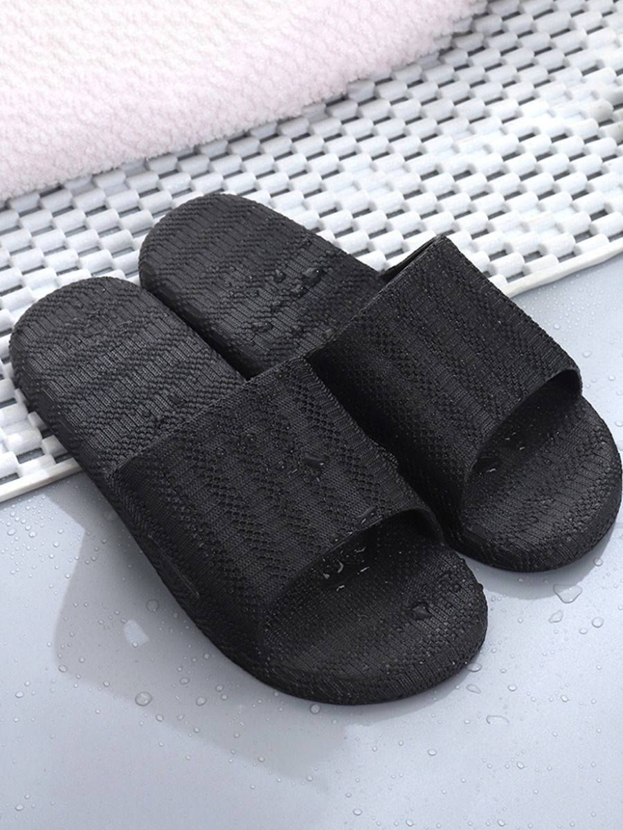 

Lovely Casual Round-toe Black Slippers