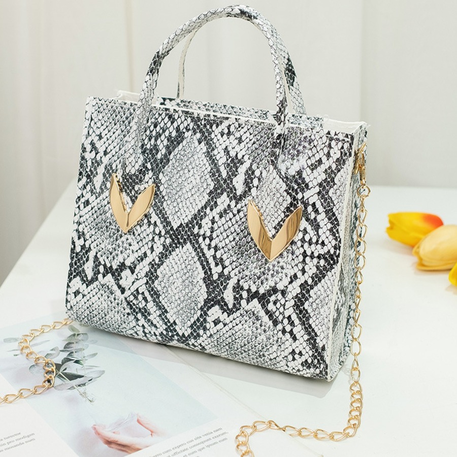 

Lovely Casual Cobra Print Chain Strap Black And White Crossbody Bag