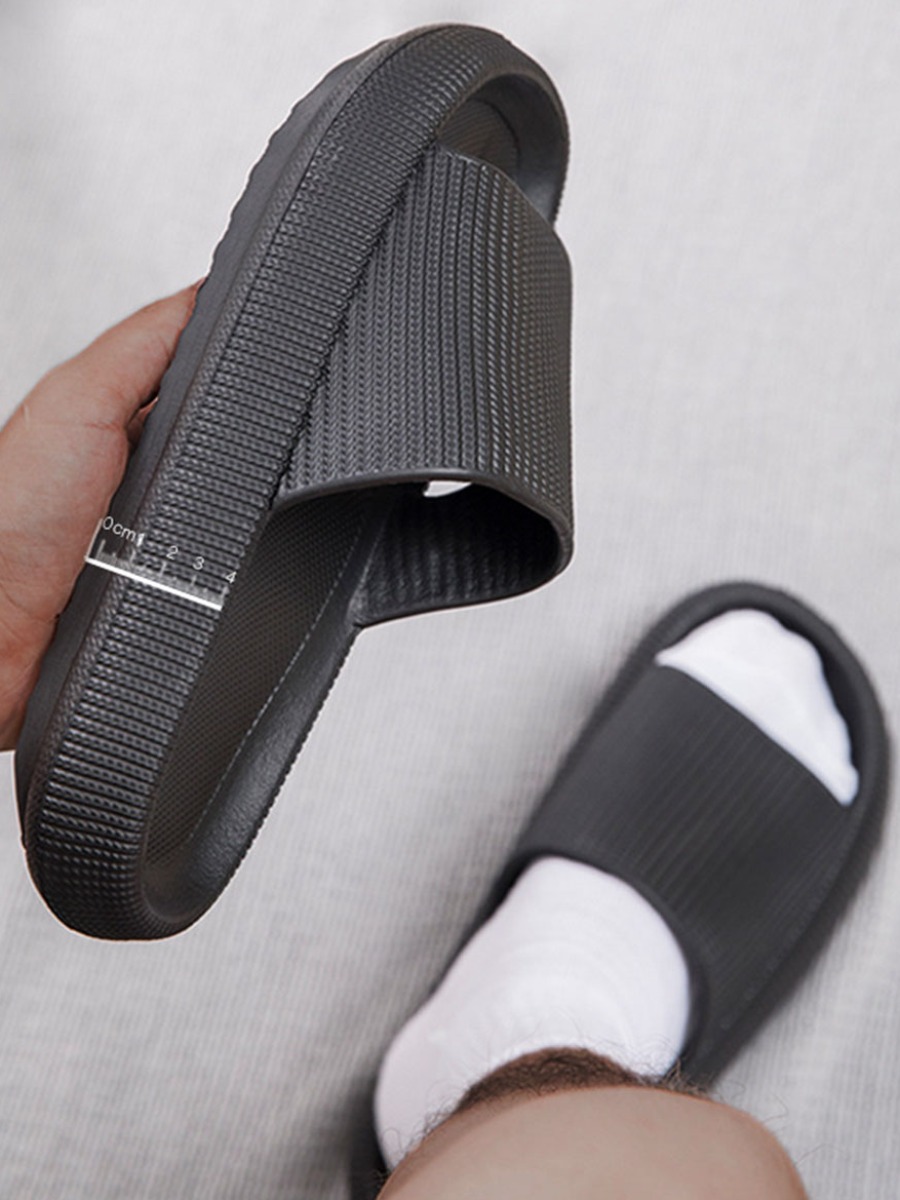

Lovely Men Casual Round-toe Black Slippers