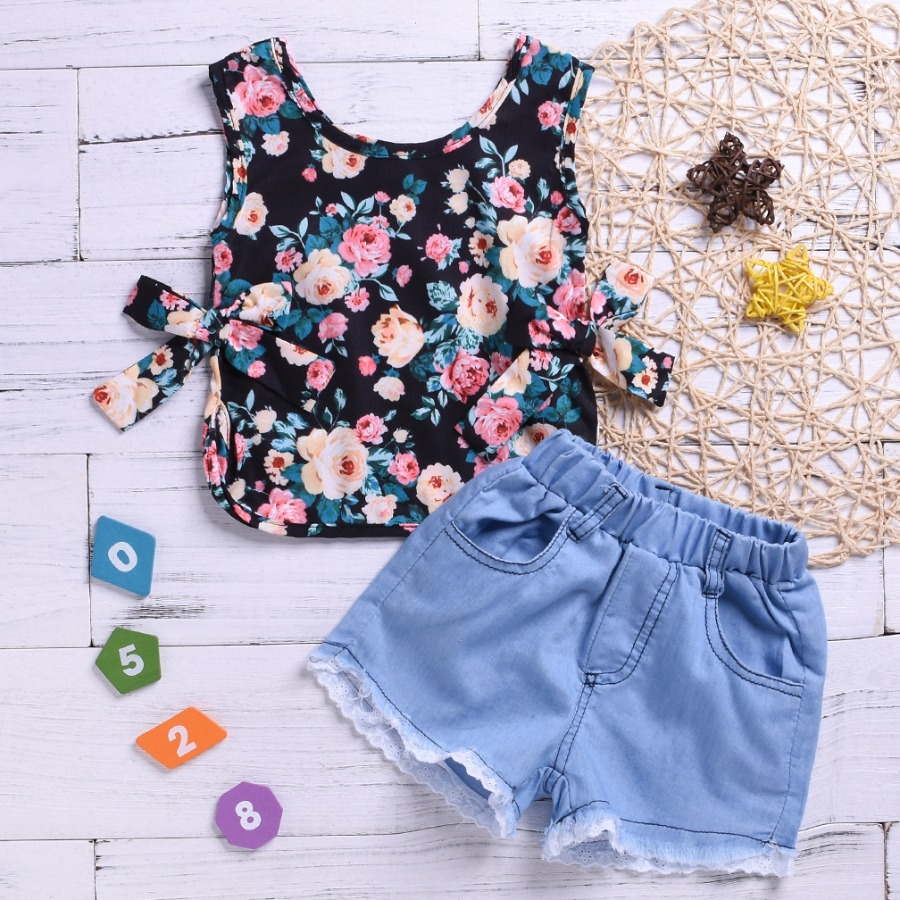 

Lovely Girl Sweet Floral Print Bow-tie Decoration Black Two Piece Shorts Set