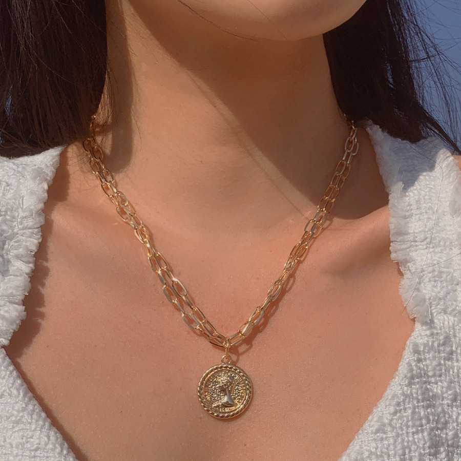 

Lovely Street Coin Decoration Gold Necklace
