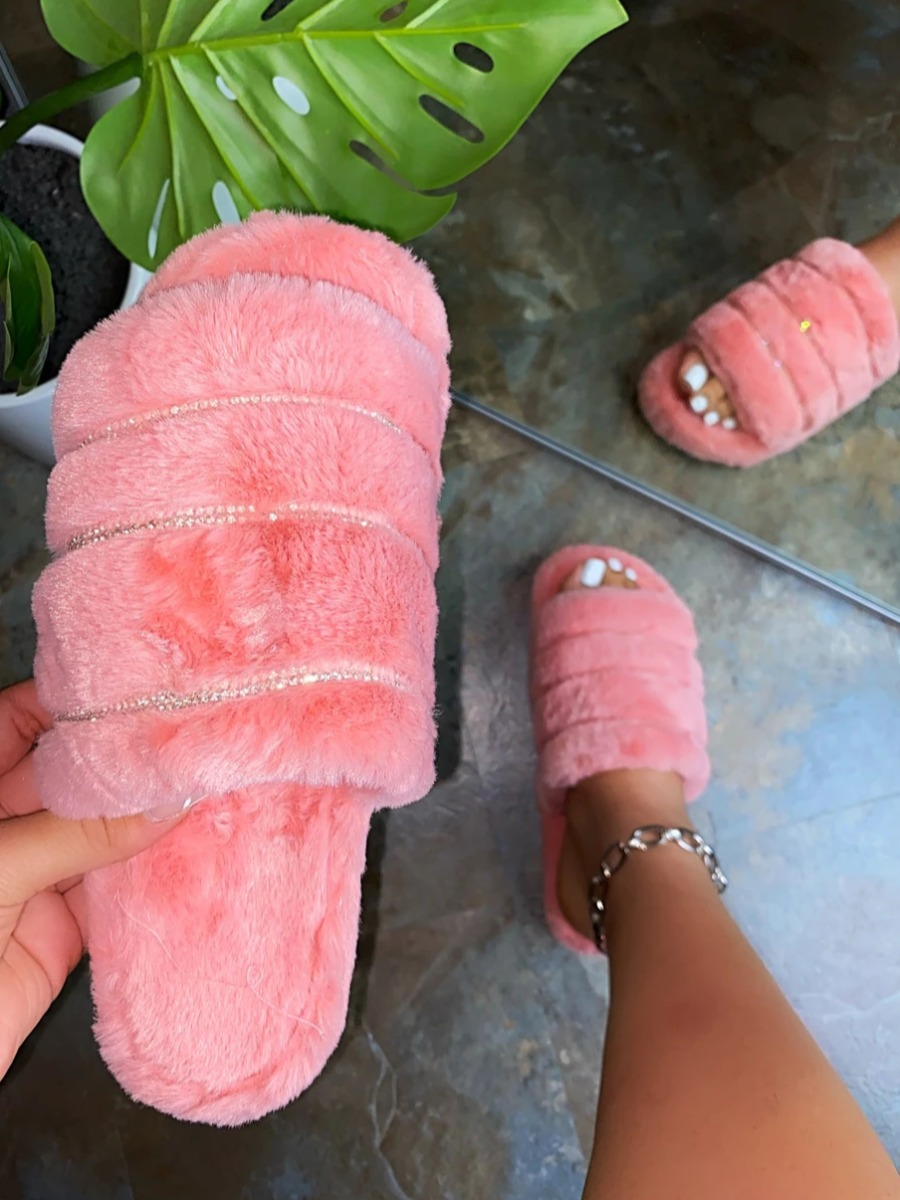 

Lovely Casual Fluffy Pink Slippers