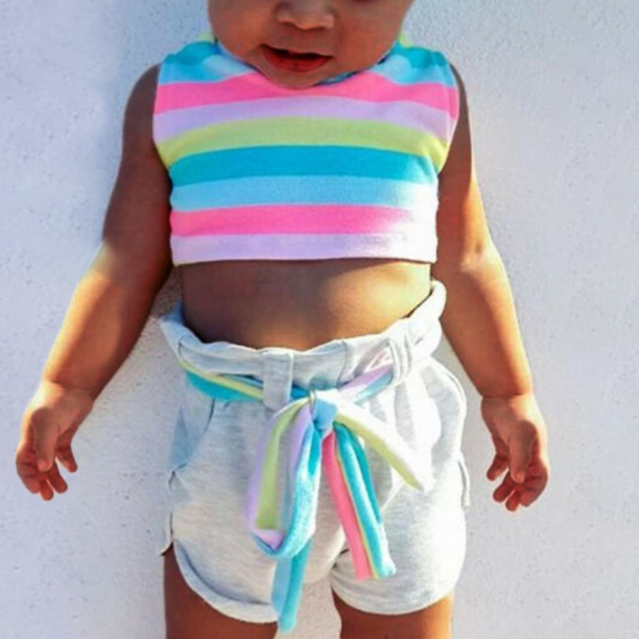 

Lovely Girl Sporty Striped Bandage Design Grey Two Piece Shorts Set