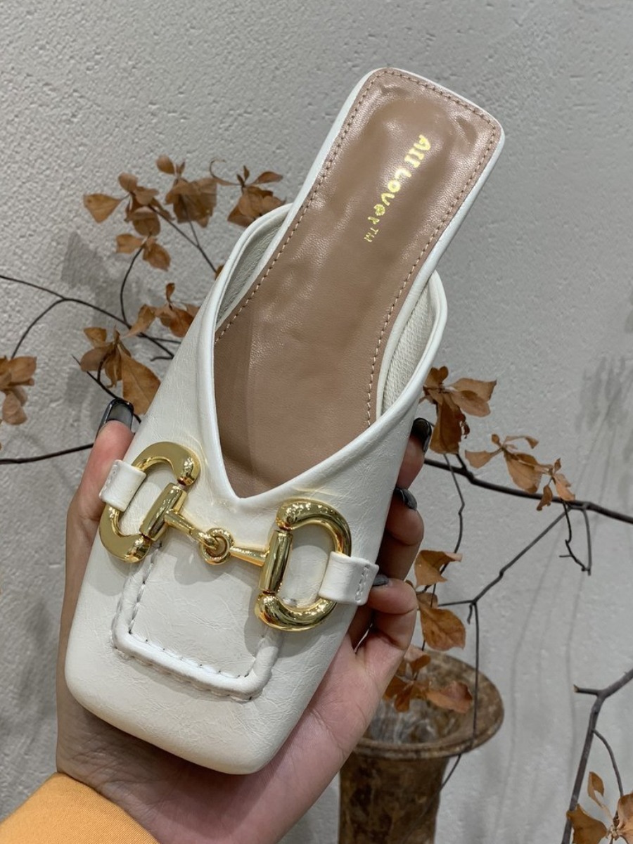 

Lovely Street Metal Accessories Decoration White Flats