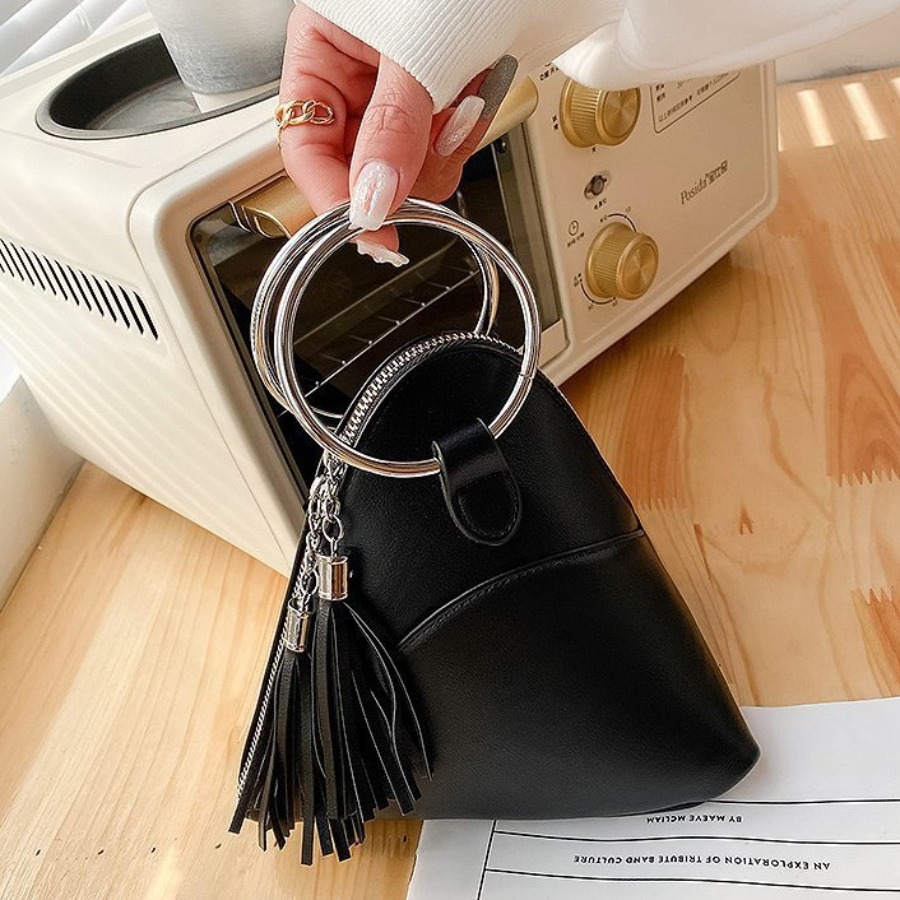 

Lovely Casual Tassel Design Black Messenger Bag