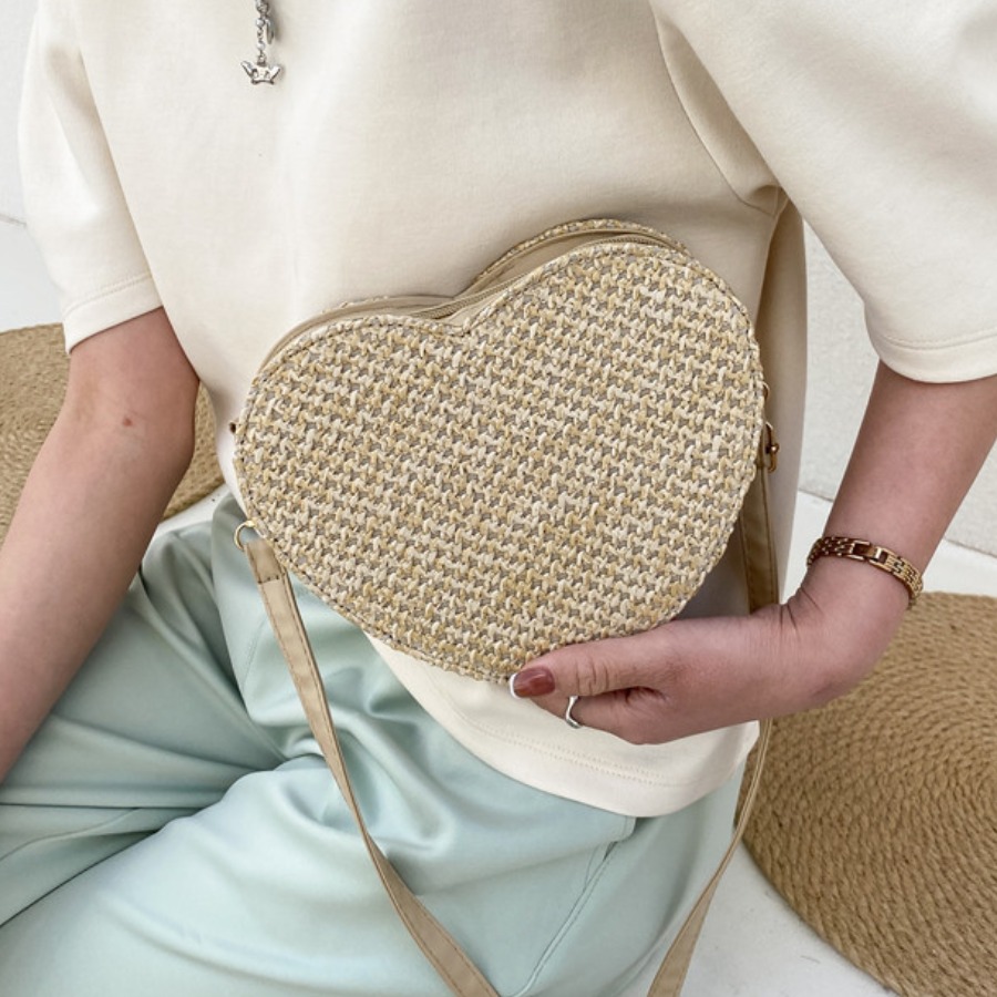 

LW Casual Heart-shaped Khaki Crossbody Bag