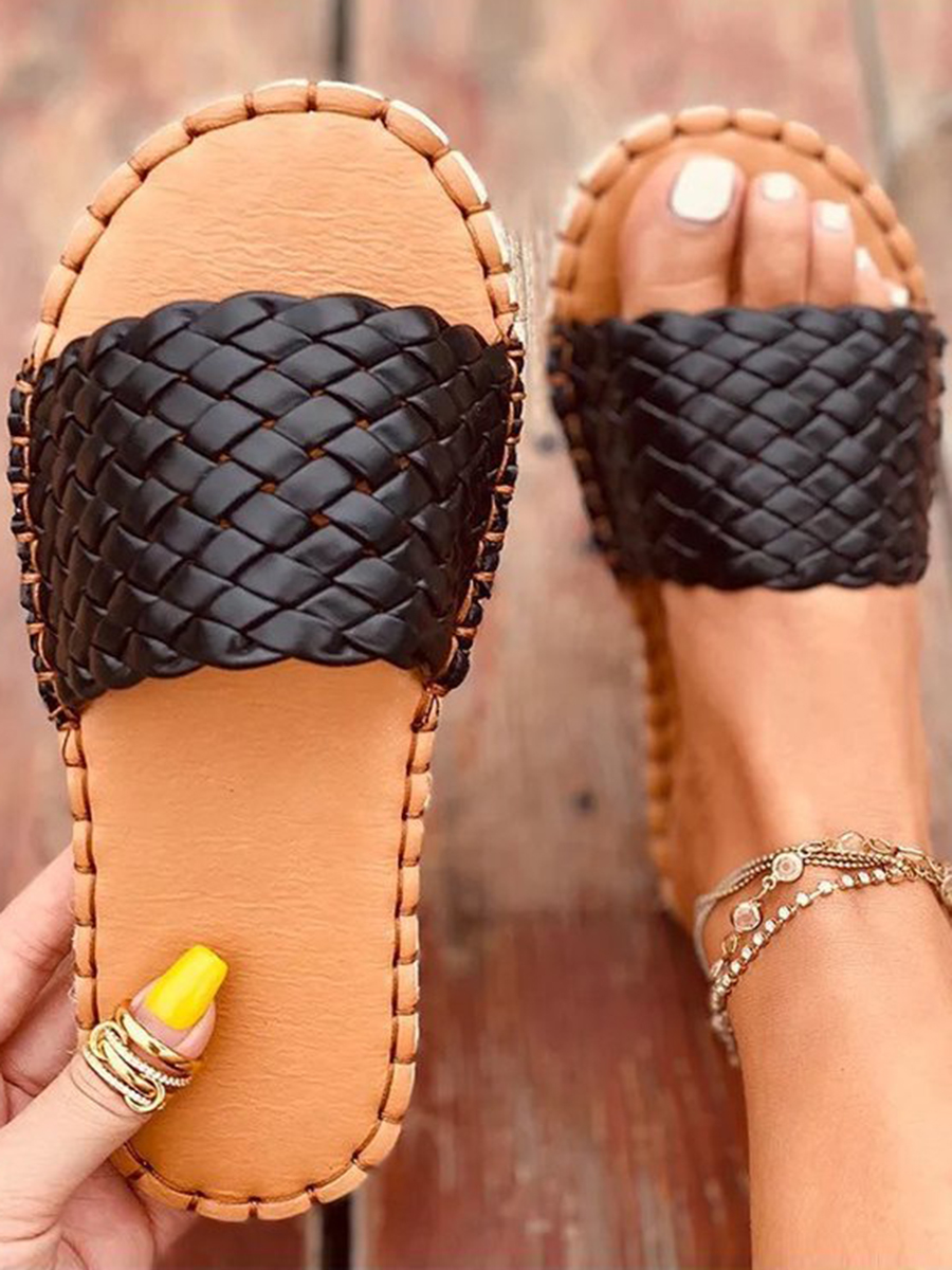 

Lovely Casual Woven Black Slippers