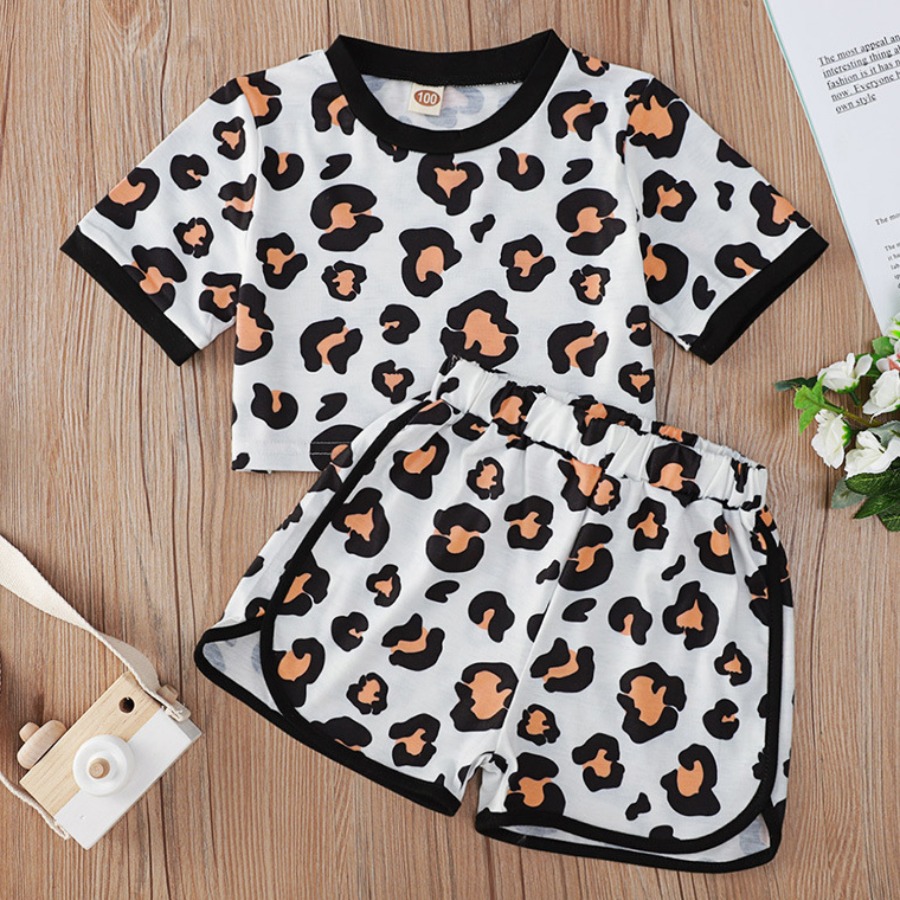 

Lovely Casual Round Neck Leopard Print White Two Piece Shorts Set