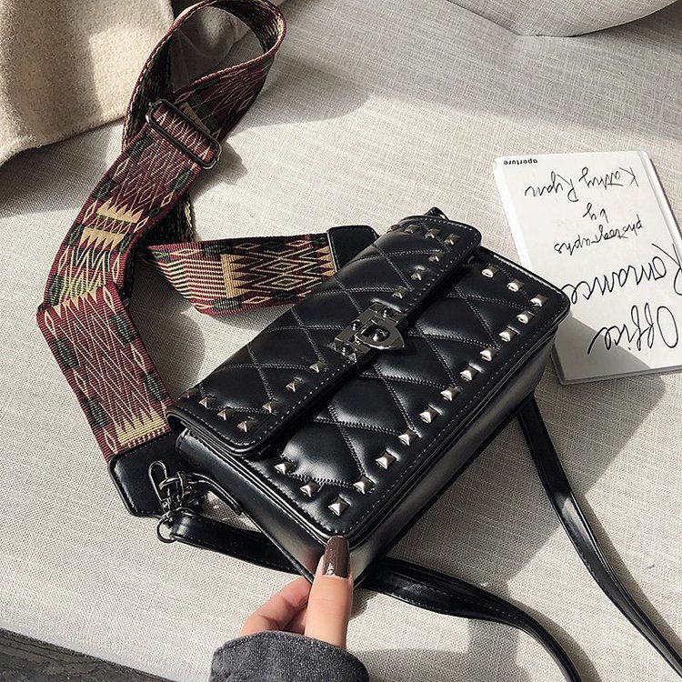 

Lovely Casual Rivet Decoration Black Crossbody Bag