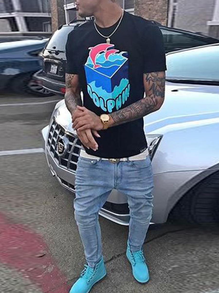 LovelyWholesale Men Casual Fish Letter Print Black T-shirt Summer Short Sleeve Casual Letter Round Neck Spring Summer 2024