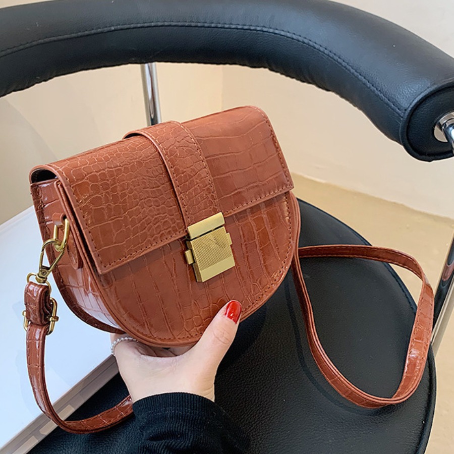 

Lovely Casual Metal Aceessories Decoration Brown Crossbody Bag