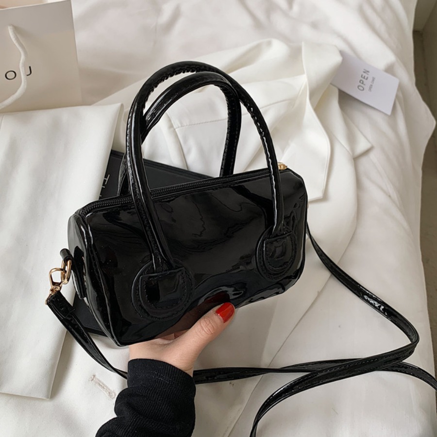 

LW Casual Metal Accessories Decoration Black Messenger Bag