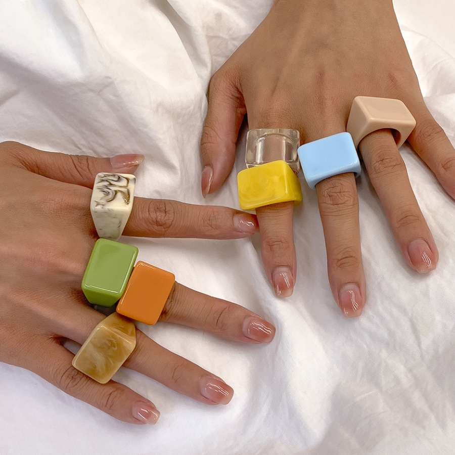 

LW Square Wide Side Resin Ring, Beige