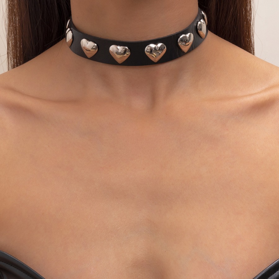 

LW Heart Decoration Necklace, Black