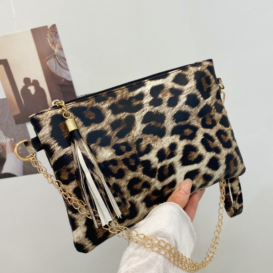 

LW Leopard Print Chain Strap Clutch Bag
