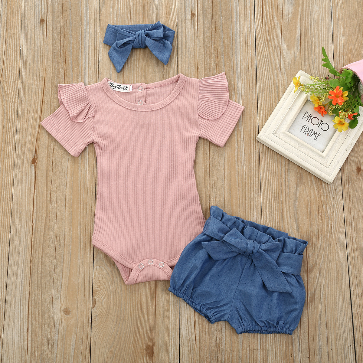 

Lovely Fold Design Bow-tie Decor Two Piece Shorts Set (With Headband), Pink