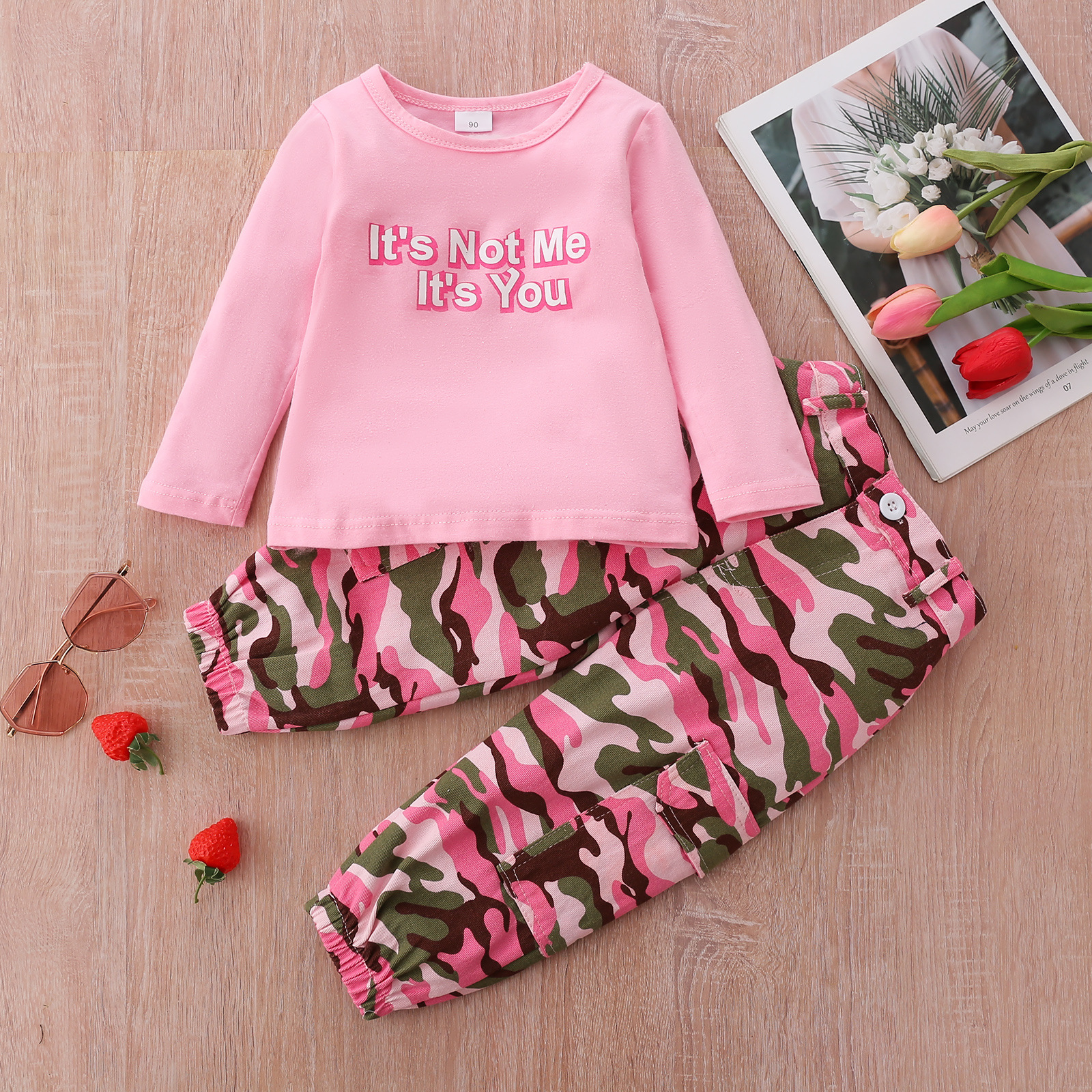 

Lovely Girl Letter Camo Print Pants Set, Pink