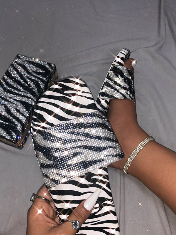 

LW Zebra Striped Slippers, Zebra stripe