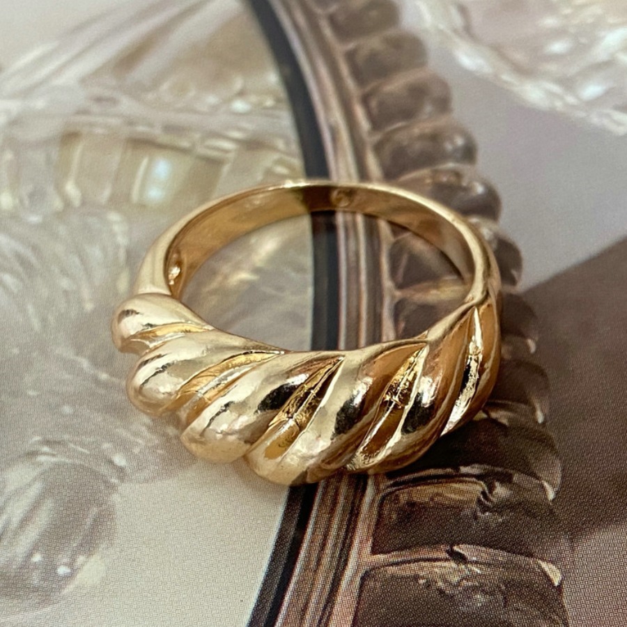 

LW Plating Twist Ring, Gold